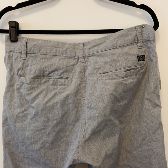 H&M shorts | Slim fit | grey knee length shorts - Picture 3 of 3